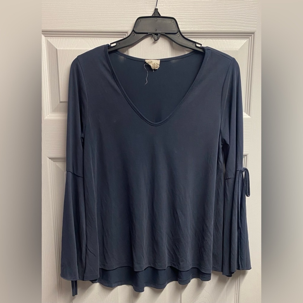 Caution To The Wind Soft Charcoal V-Neck Blouse Size Medium